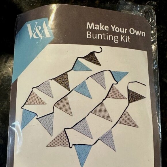 Clothkits for the Victoria & Albert Museum - Bunting Craft Kit - NEW & RARE - Picture 1 of 2